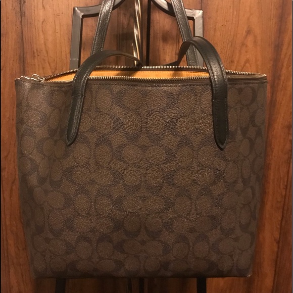 Yellow Cab Coach great condition slight damage to straps where hung for storage - Picture 2 of 5